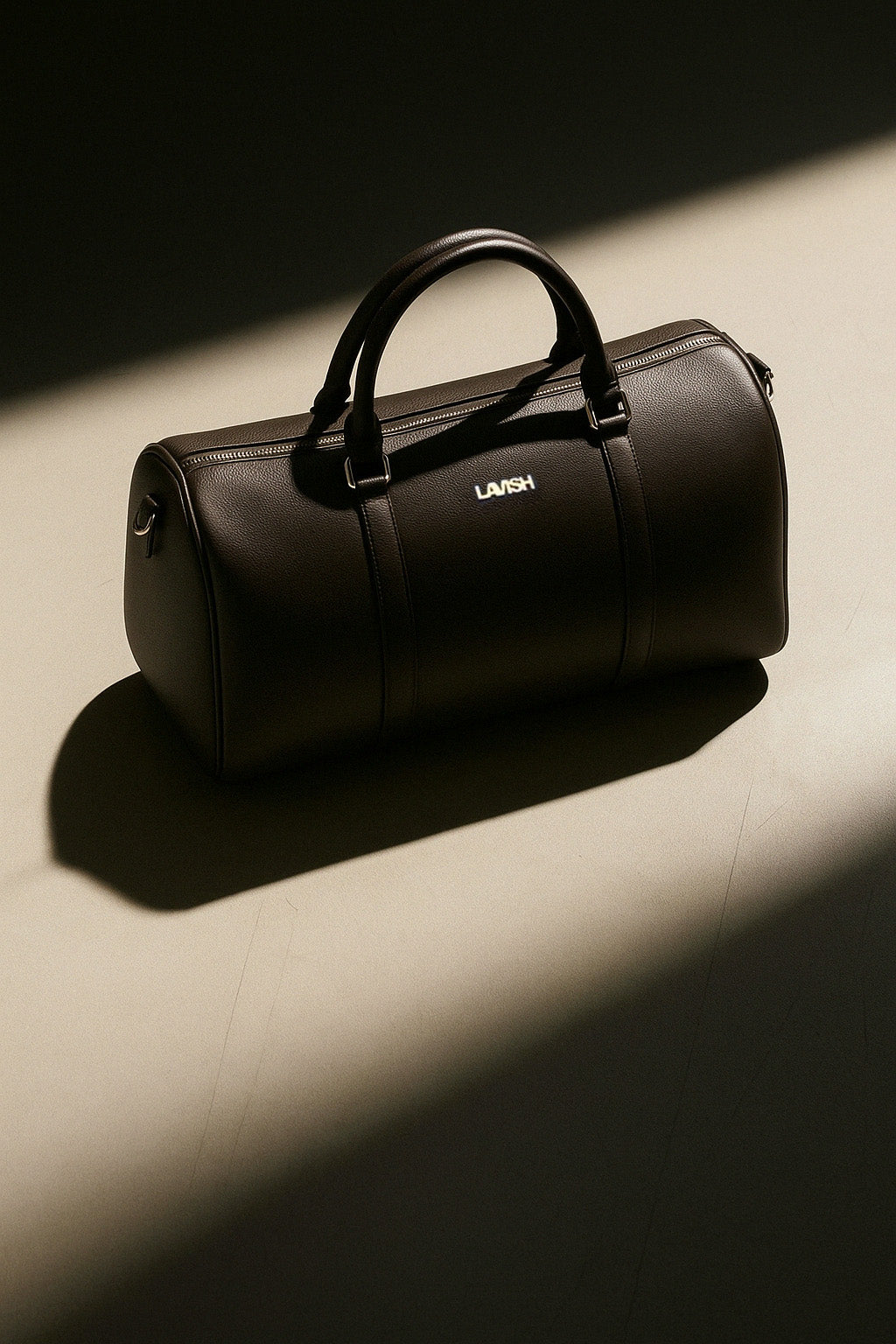 LĀVISH THE DUFFLE - Black.